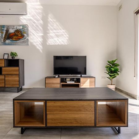 F11 Room 2, Private Room Two Single Beds Shared Bathroom In Shared Flat Msida Eksteriør billede