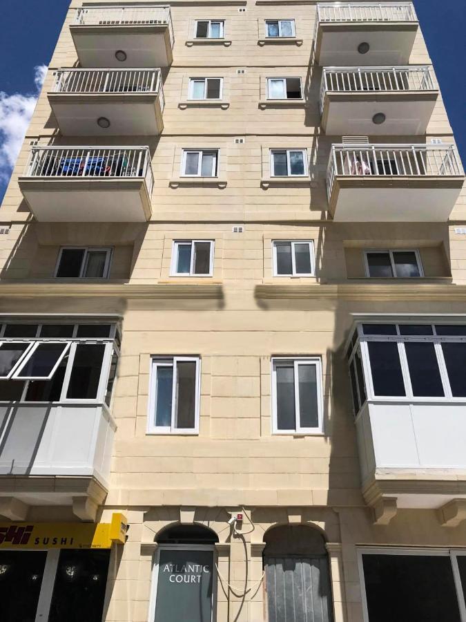 F11 Room 2, Private Room Two Single Beds Shared Bathroom In Shared Flat Msida Eksteriør billede