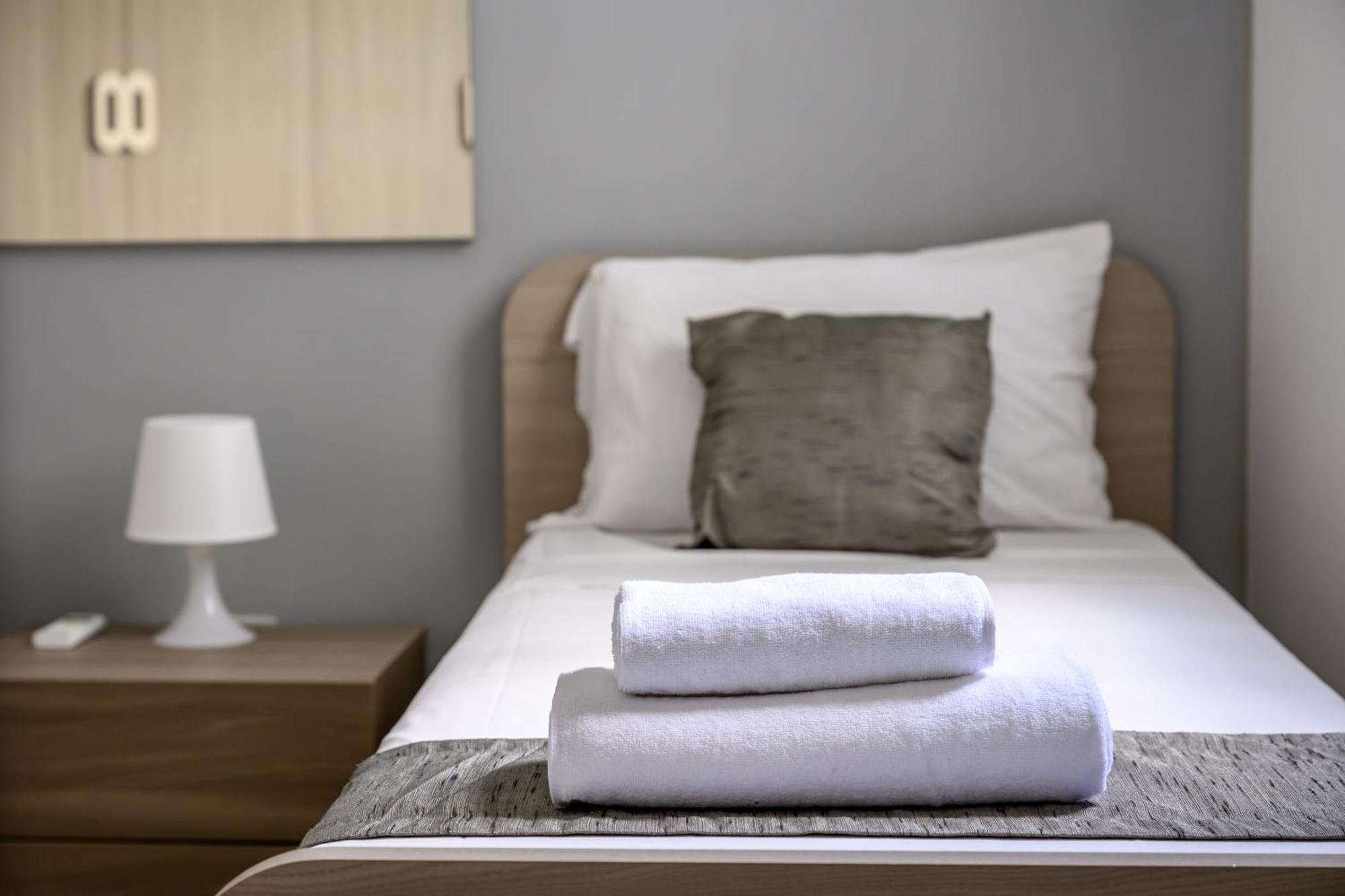 F11 Room 2, Private Room Two Single Beds Shared Bathroom In Shared Flat Msida Eksteriør billede