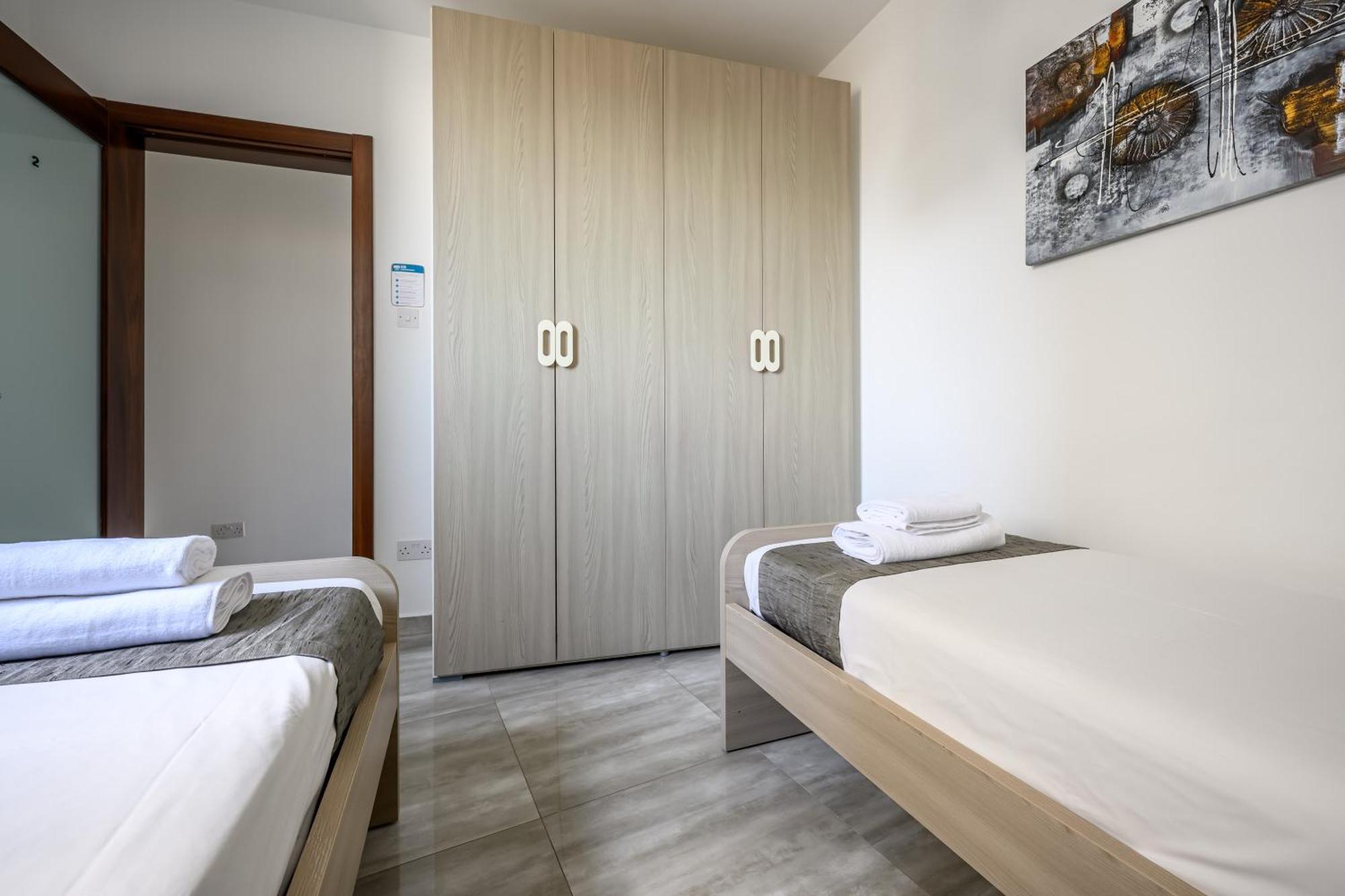 F11 Room 2, Private Room Two Single Beds Shared Bathroom In Shared Flat Msida Eksteriør billede