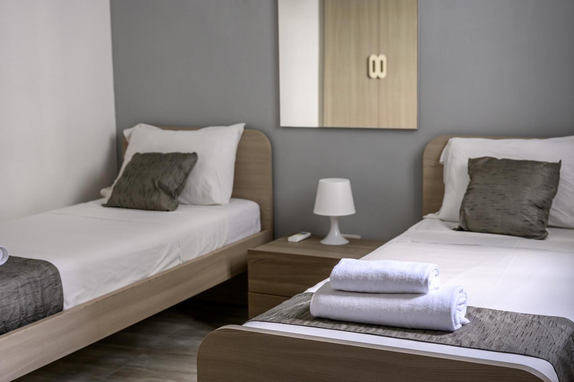 F11 Room 2, Private Room Two Single Beds Shared Bathroom In Shared Flat Msida Eksteriør billede